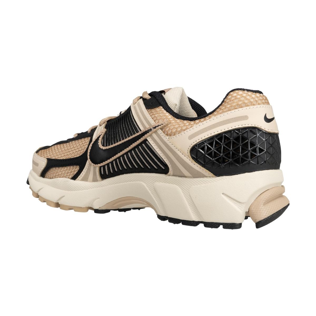 Nike Wmns Zoom Vomero 5 Sanddrift/Hemp/White/Black FJ2028-106